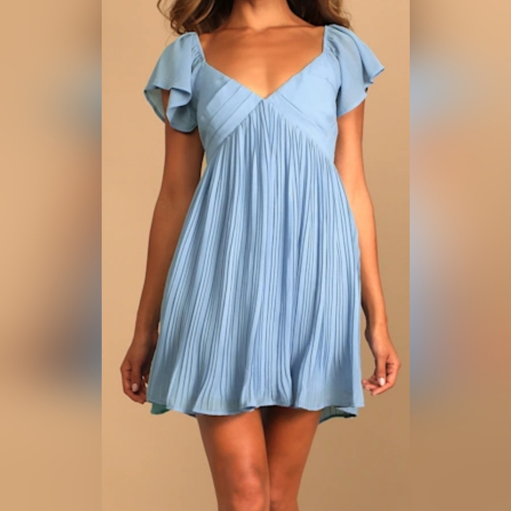 Lulu's Mini Dress Pleated  Color Blue  Medium Super Fresh V Neck  New  Out Tags